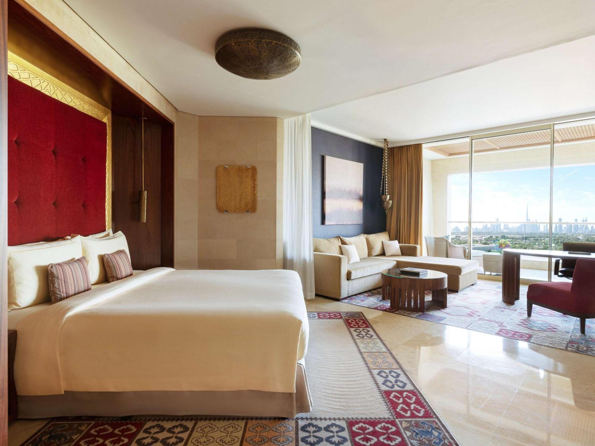 Hotel Raffles Dubaj Zewnętrze zdjęcie A guest room at the Ritz-Carlton, DIFC